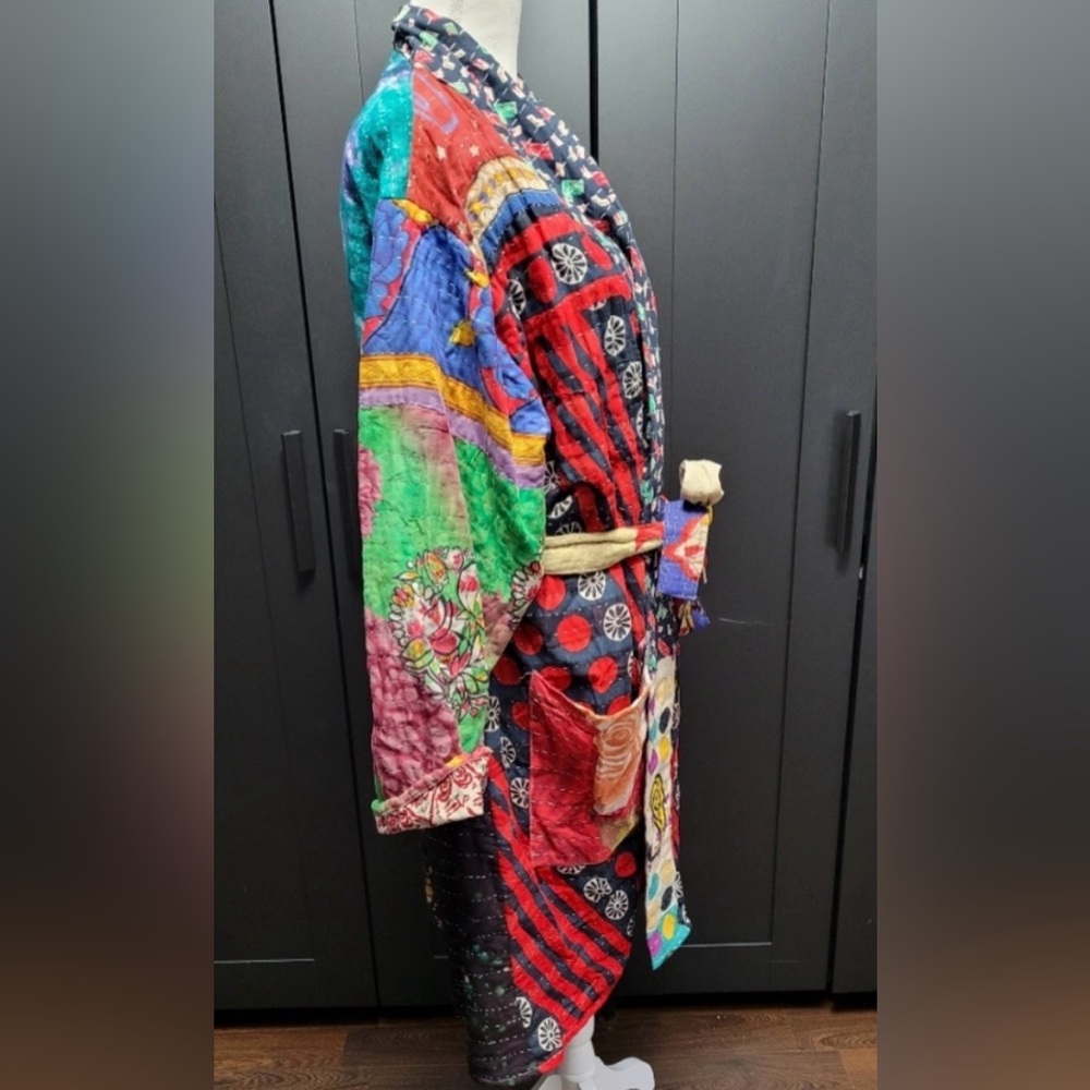 Kantha Bae Robe - Picture 3 of 5